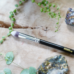 Pincel corrector cónico